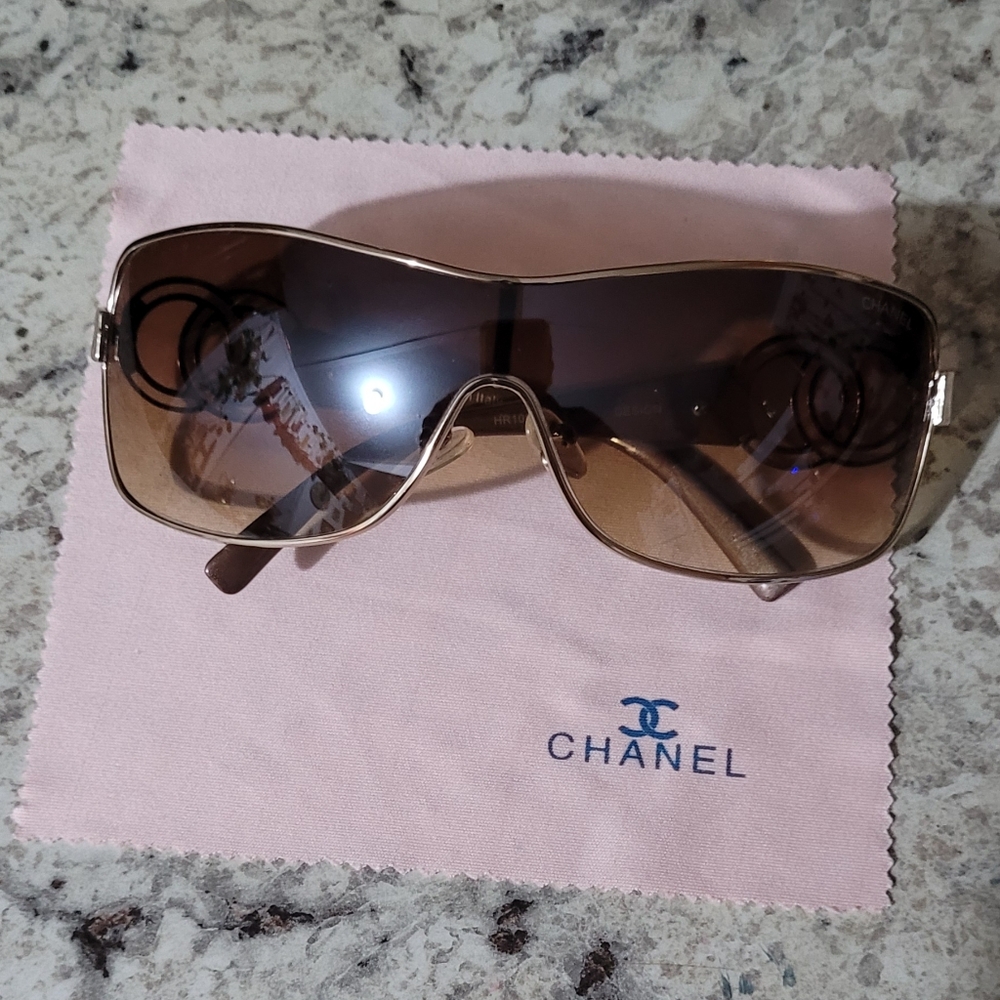 CHANEL SUNGLASS